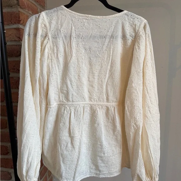 Old Navy 100% cotton Embroidered cut neck Cream Lace Blouse - Picture 6 of 7